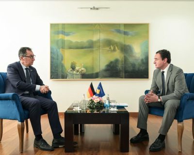 Kurti takon ministrin gjerman Ozdemir, e njofton për agresionin në Banjskë