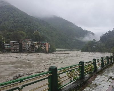Tetë të vdekur e 23 të zhdukur nga përmbytjet në Indi
