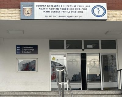 Pacientët ankohen për mungesë të personelit shëndetësor në QKMF