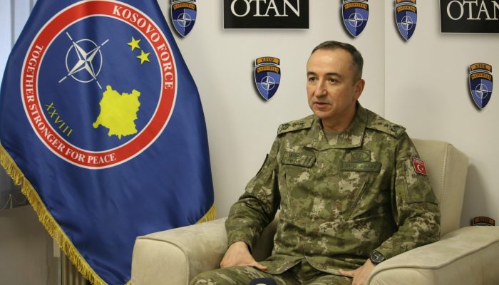 Komandanti i KFOR-it kërkon përgjegjësi për sulmin në Banjskë dhe atë ndaj ushtarëve