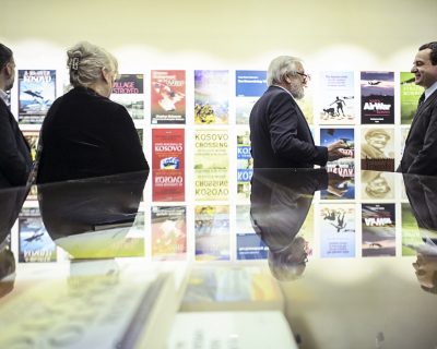 Kurti viziton ekspozitën ‘Kosova në gjuhët e botës’