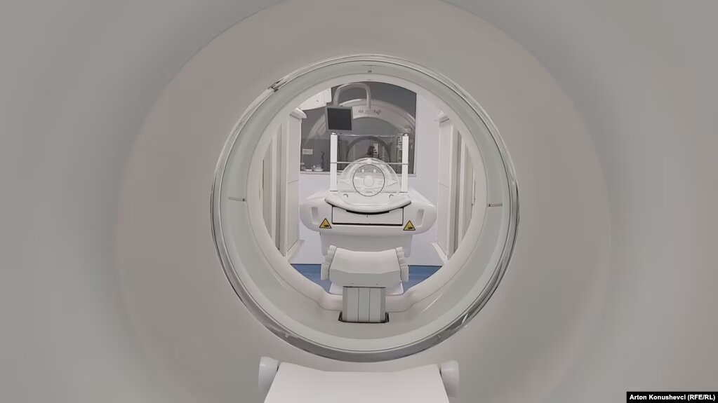 QKUK ja siguron skanerin PET CT  por jo edhe shërbime të menjëhershme