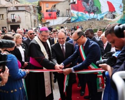 Begaj në Kalabri, inauguron ndërtesën e bashkisë së re të komunës