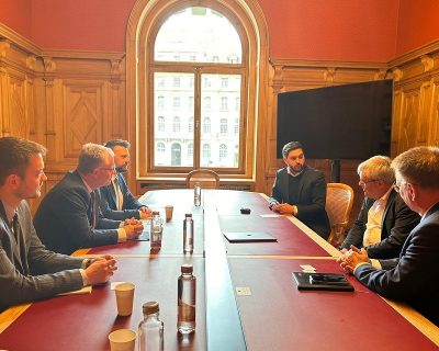 Bislimi takon dy deputetë zviceranë dhe kryetarin e Këshillit Nacional, flasin për Kosovën në KiE