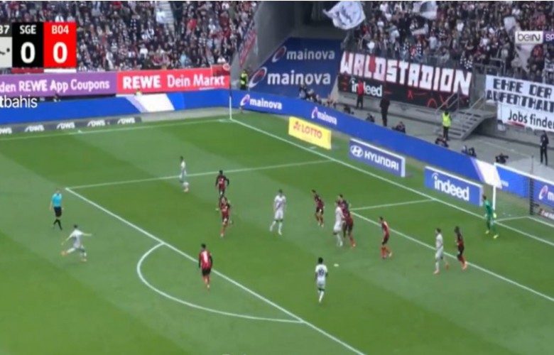 Super Xhaka shkund portën e Eintrachtit