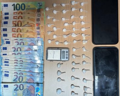 Tre persona arrestohen nga antidroga në Fushë Kosovë për shitblerje dhe shpërndarje të paautorizuar të substancave narkotike
