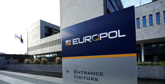 Operacioni “Pandora” i EUROPOL-it: Shkatërrohen 12 “Call Center” mashtruese – e përfshirë edhe Kosova