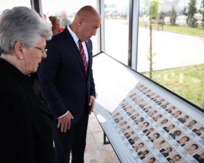 Haradinaj në Gjakovë kujton Betejën e Çabratit: Krenar që kisha në krah bashkëluftëtarë si heronjtë gjakovarë që i kujtuam sot