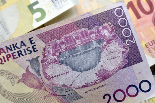 Pas 22 vjetësh, 1 euro vlen më pak se 100 lekë