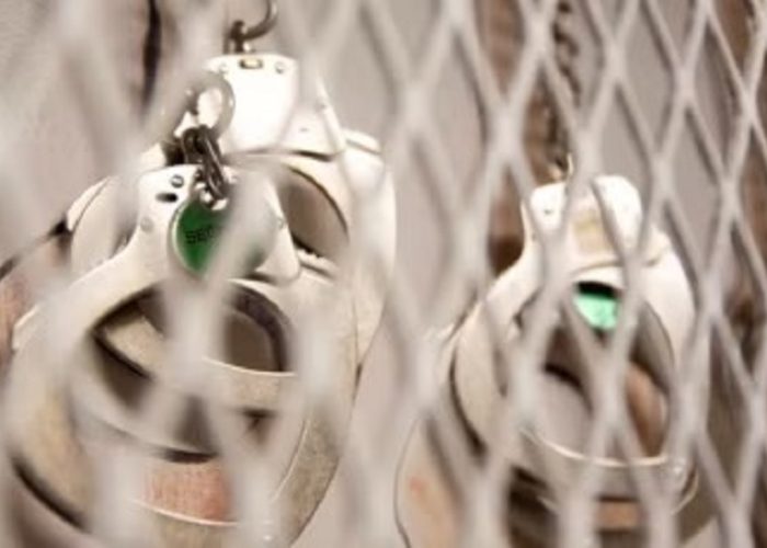 ​Dallavere në Ministrinë e Brendshme me lejeqëndrime për të huaj, arrestohen tre zyrtarë