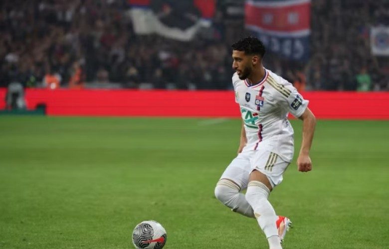 Lyon transferon futbollistin algjerian nga West Ham