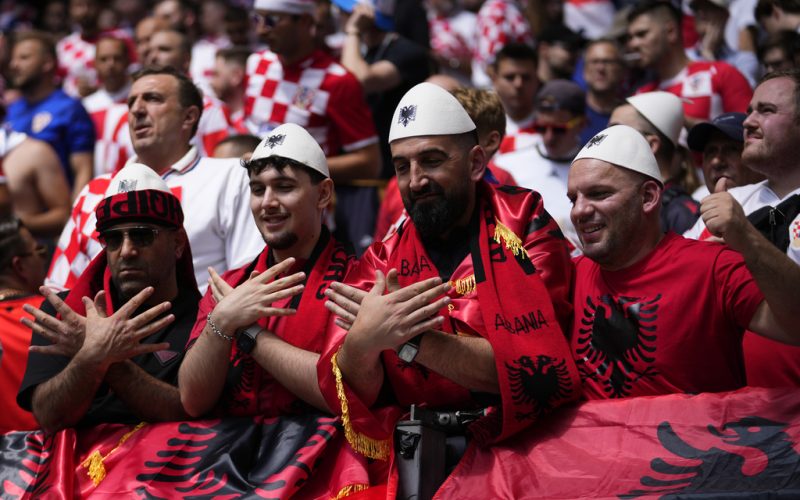 95 mijë tifozë shqiptarë ‘pushtuan’ stadiumet gjermane