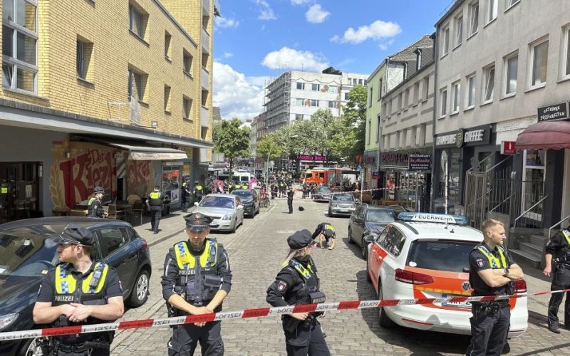 Ndeshja Poloni-Holandë në Hamburg, policia qëllon një burrë që dyshohet se kërcënoi me sëpatë