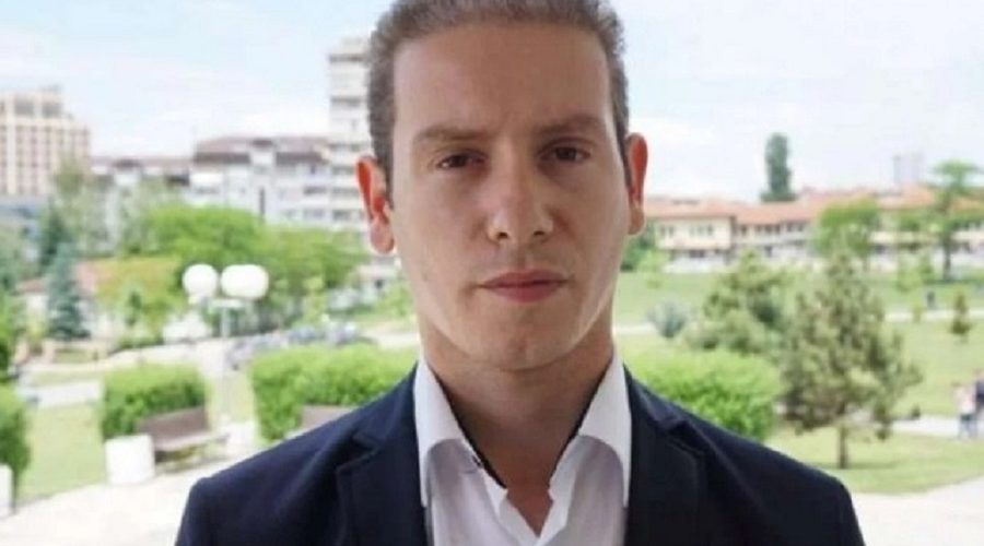 Simiqi me retorikë nxitëse, zbatimin e ligjit po e paraqet si “spastrim etnik”