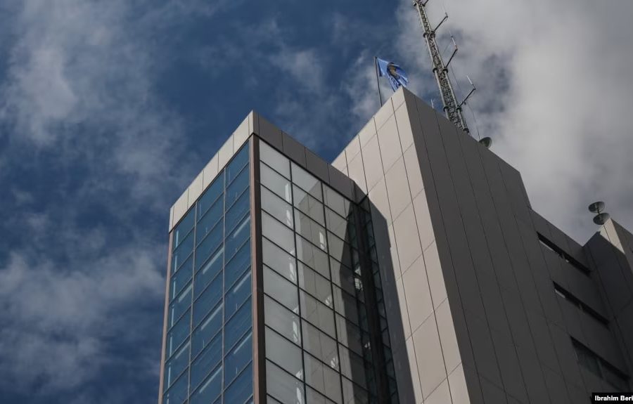 Analistët kërkojnë kompromis për ta shmangur bllokimin institucional