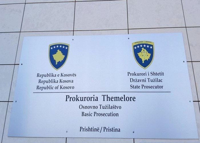 Mashtrim me prona në Fushë Kosovë, ndalohen tre persona – dyshohet se përvetësuan 1.55 milionë euro me dokumente të falsifikuara