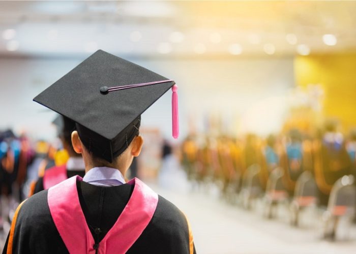 A po i çojnë studimet të rinjtë drejt punësimit apo vetëm drejt një diplome?