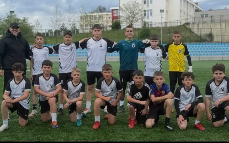 Shkolla e Futbollit Avdurri në Doganaj të Kaçanikut ka përfunduar sot me sukses kontrollet mjekësore të fëmijëve në Mjekësinë Sportive në Prishtinë