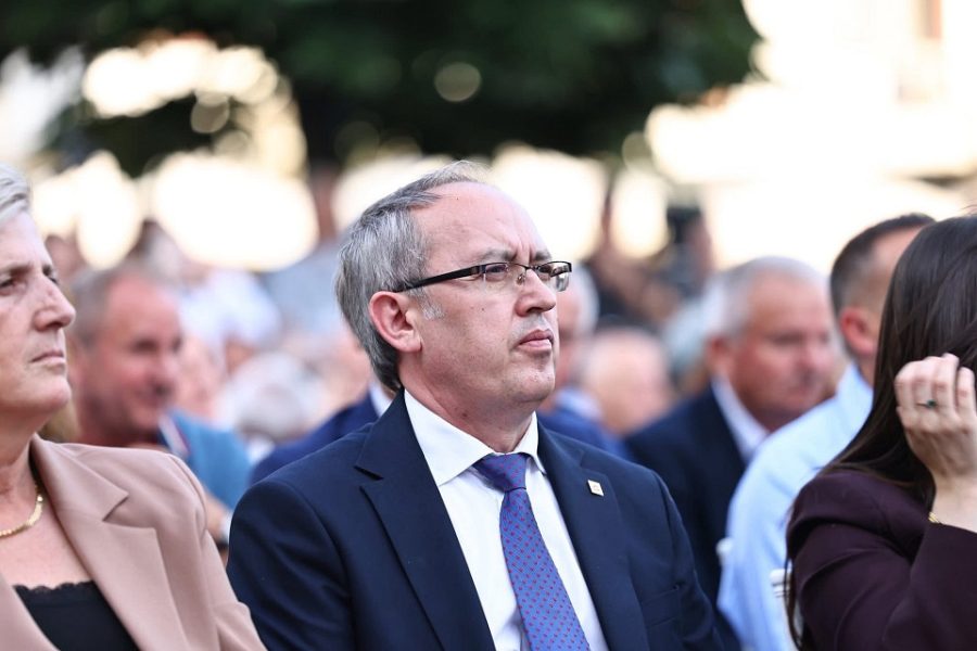 Avdullah Hoti po ia kalon me vota edhe Vjosa Osmanit në këtë komunë
