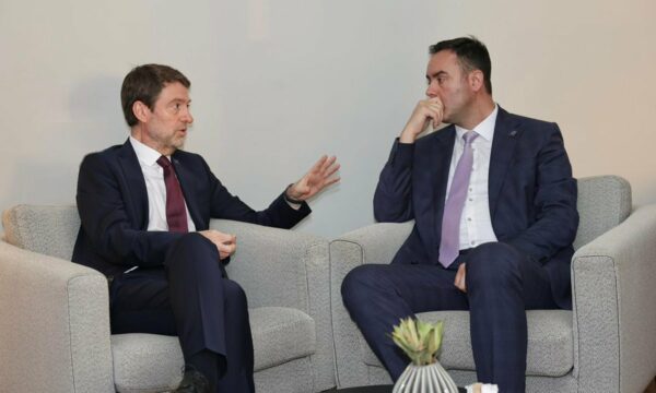 Hoxha e Konjufca takohen në Forumin e Dubrovnikut, flasin për “koordinim të ngushtë” për rrugën drejt BE’së