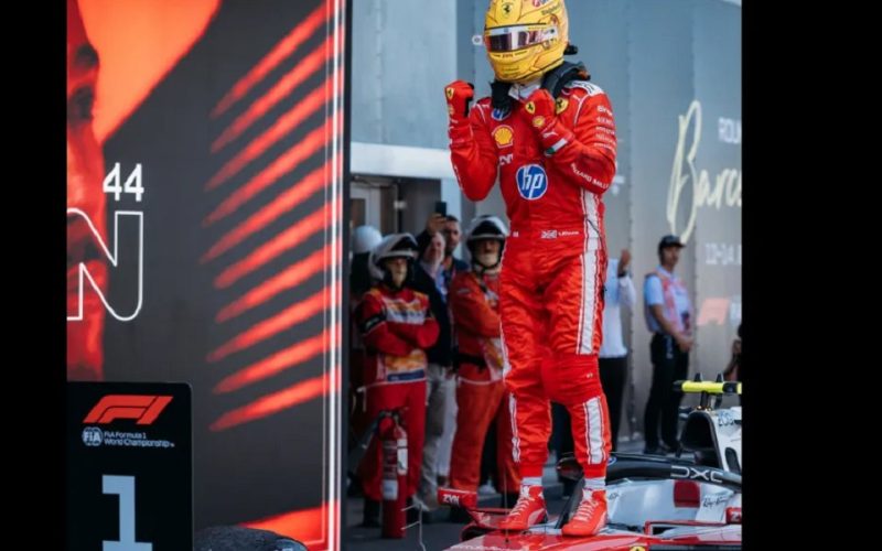Hamilton siguron fitoren e parë me Ferrari