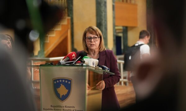 Hykmete Bajrami për gazin LNG: Kur i refuzon rresht projektet strategjike amerikane, krijohet një perceptim që nuk i shërben Kosovës