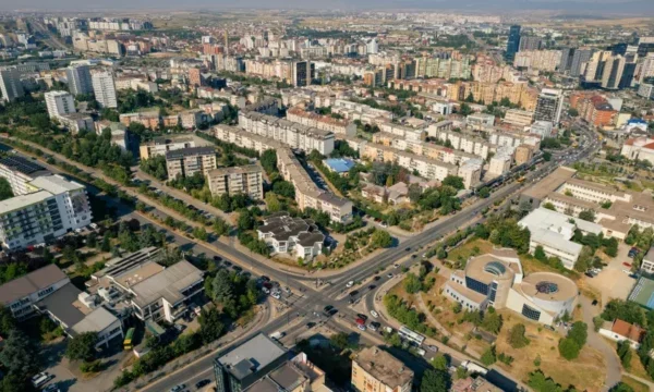 Ramës i kërkohet tërheqja nga taksa 10-euroshe për joprishtinasit
