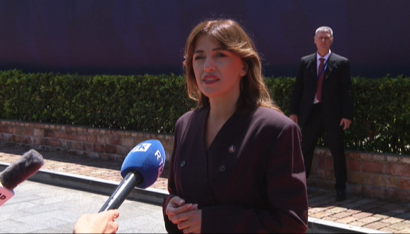 Haxhiu në Tivat: Kosova e meriton statusin e vendit kandidat dhe hapjen e negociatave