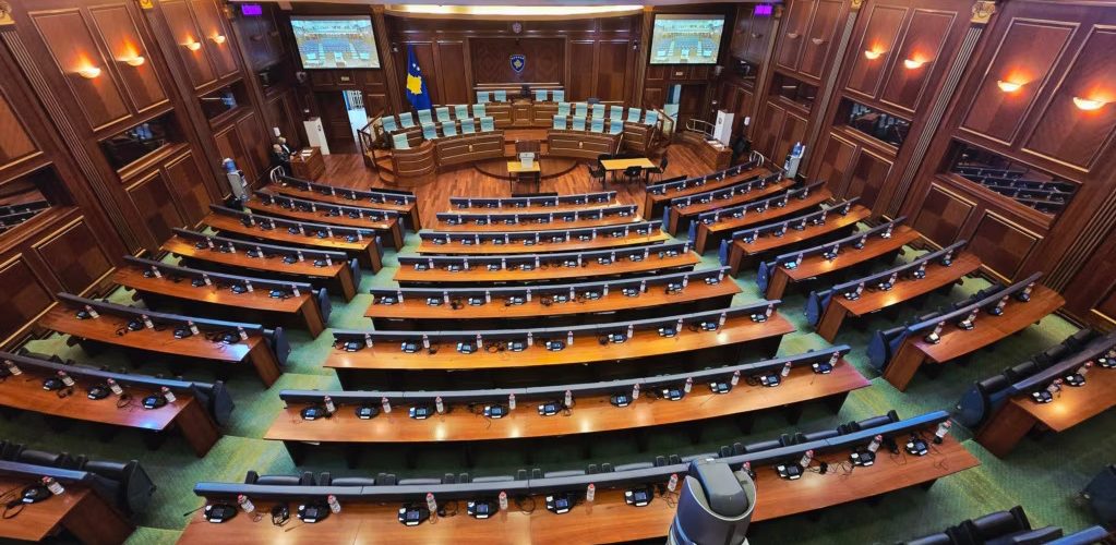 Kush me kë? Qëndrimet e qarta, por pazaret ende larg 