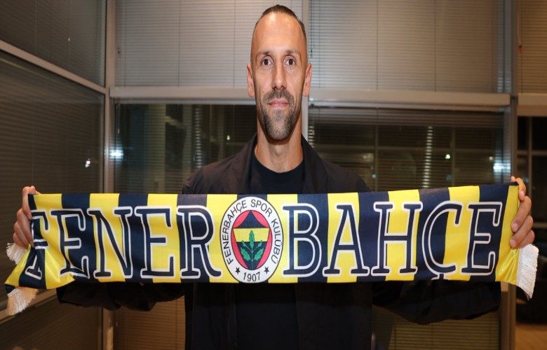 Vedat Muriqi mbërrin në Stamboll