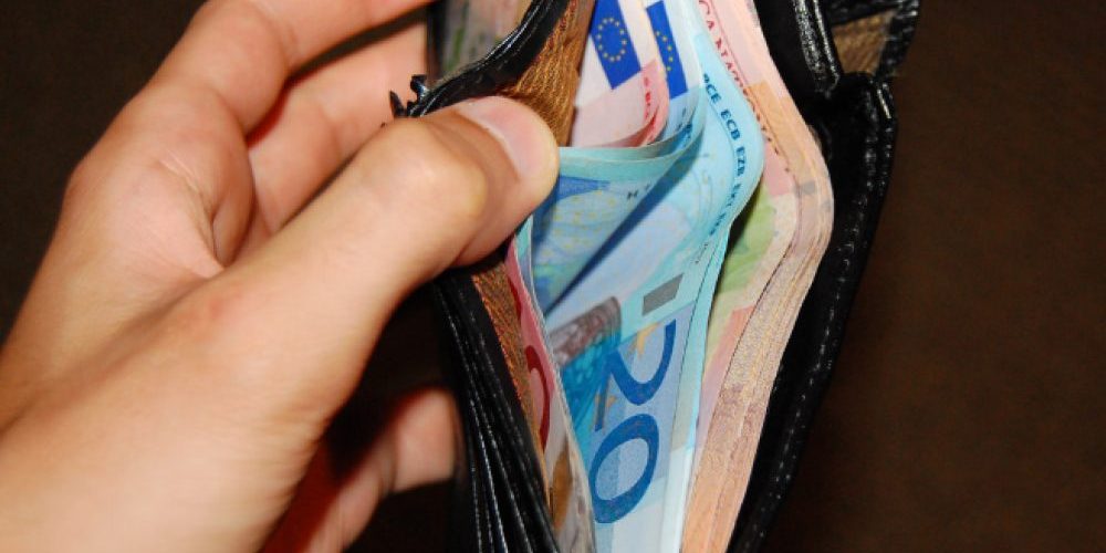 Shembull i lartë ndershmërie: Ferizajasi gjen kultën me 160 euro dhe e dorëzon në polici