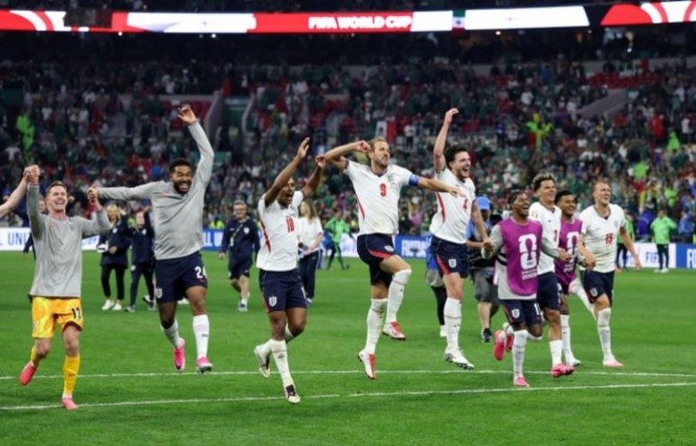 Anglia mposht Meksikën në një ndeshje dramatike, kalon në çerekfinale