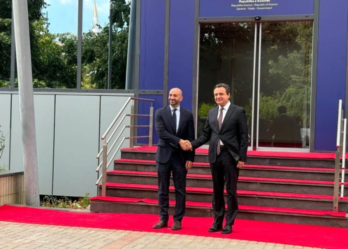 Pas Konjufcës, ministri francez pritet nga Kurti