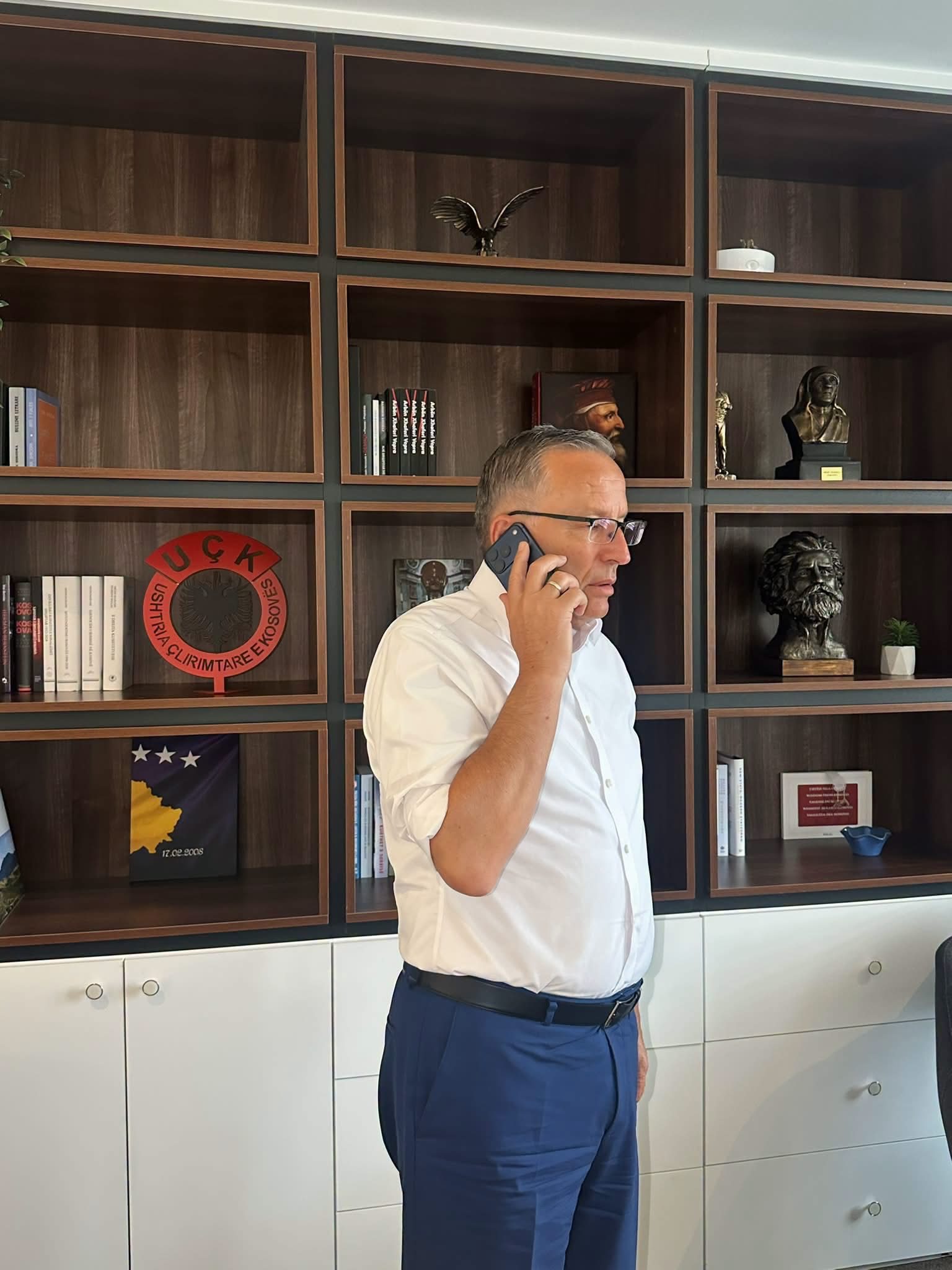 Hamza bisedon në telefon me Presidentin Thaçi: Më 16 shtator drejtësia do të vihet në vend, të fala nga Presidenti
