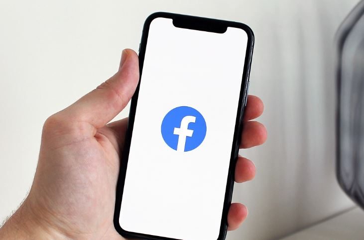 Bie Facebook, nuk ka qasje për përdoruesit e kompjuterit