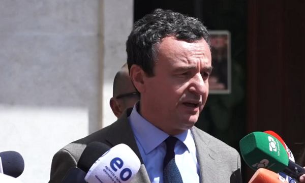 A po i pret zhvillimet në LDK për të rinisur bisedimet? Kurti iu shmanget gazetarëve