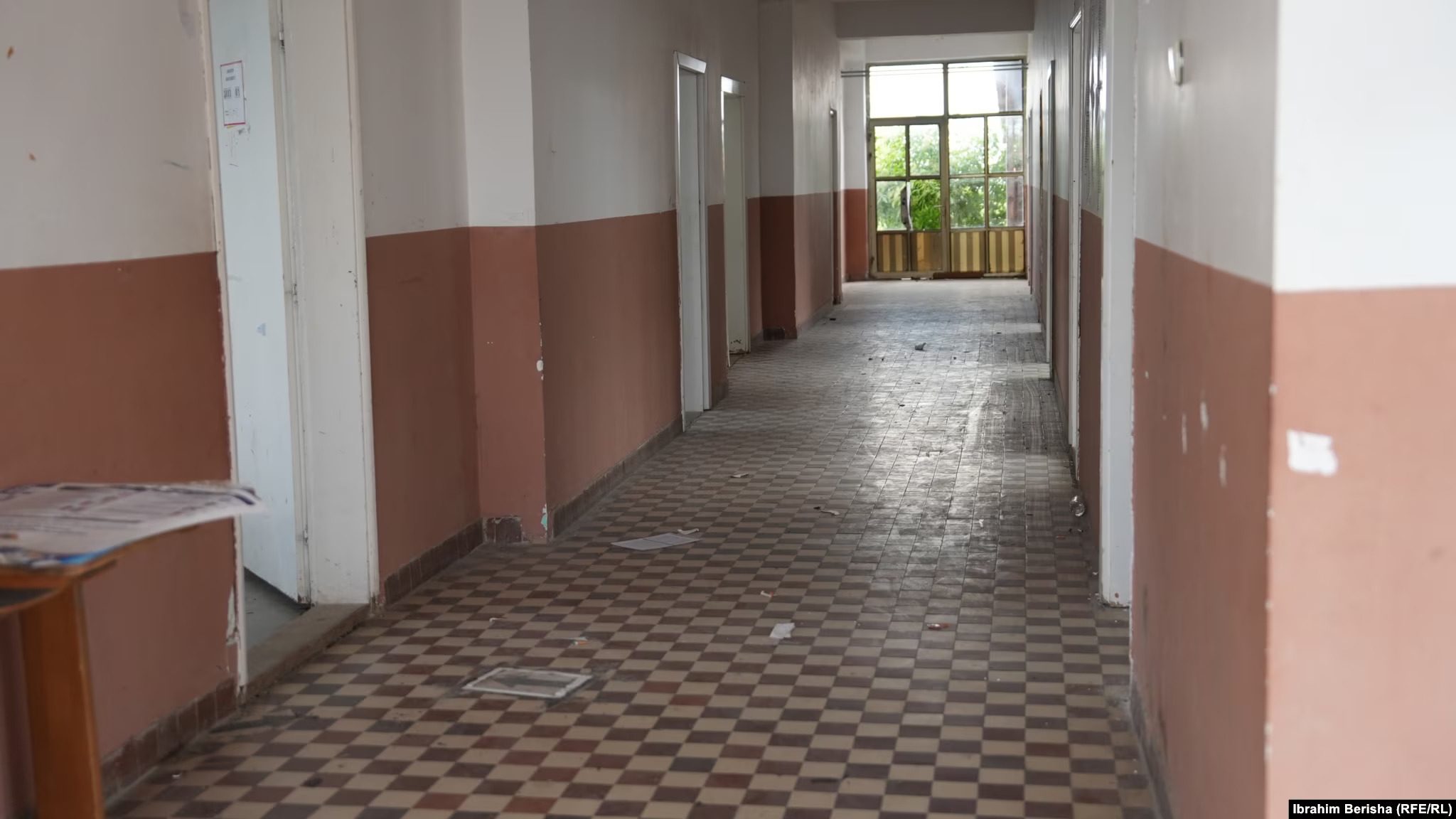 Alarmi që vjen nga bankat e zbrazëta