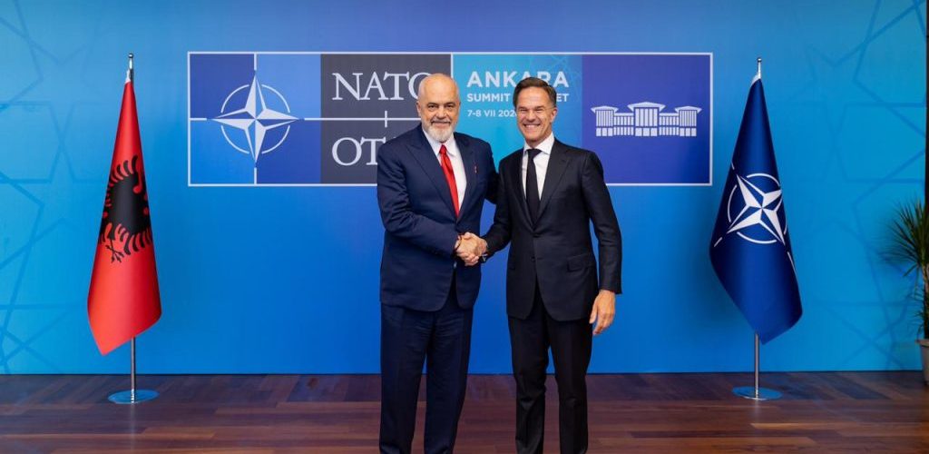 Rama mbërrin në Ankara, takohet me shefin e NATO-s
