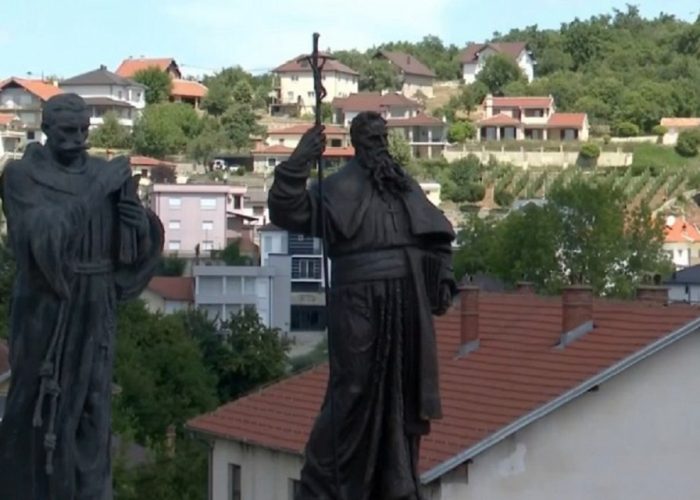 Mungesa e kushteve zbraz fshatin e njohur të Hasit
