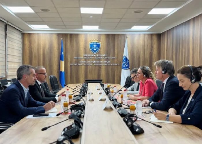 ​BE thërret subjektet politike të mos ushtrojnë presion mbi Këshillin Gjyqësor të Kosovës