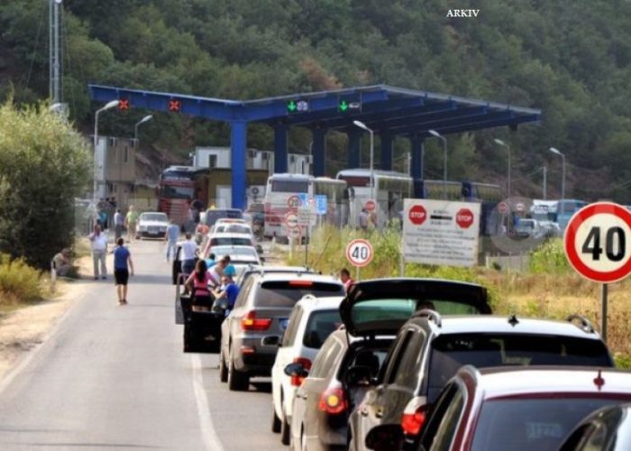 Rreth 1 orë pritjet nëpër kufijtë e Kosovës
