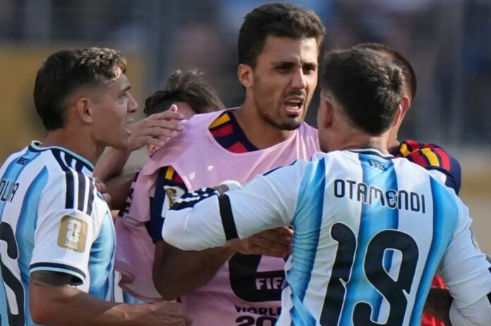 Zënka në fundin e finales – zbulohen fjalët që shkëmbyen Otamendi dhe Rodri